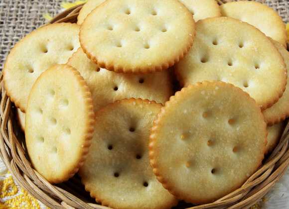 A basket of biscuit