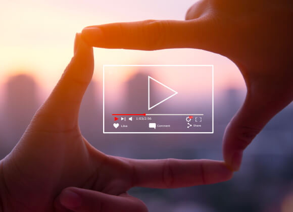 A rectangle formed by 4 fingers with video icon in the center
