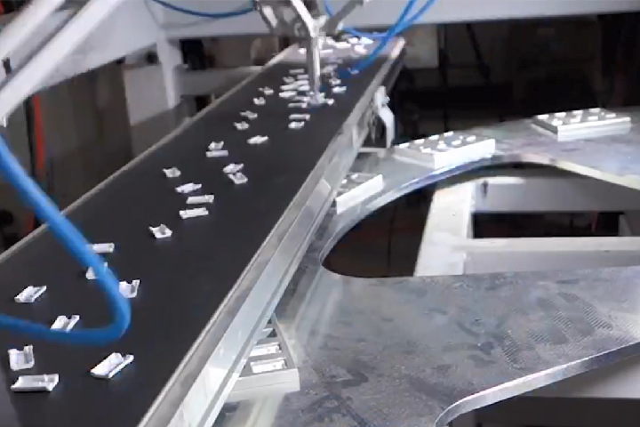 Delta Robots handling materials