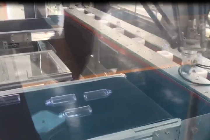 Delta Robots unscrambling bottles