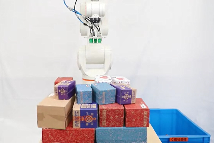 6 Axis Robots handling boxs