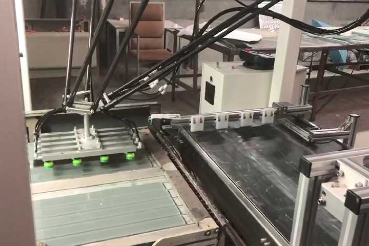 industrial robots placing the top of cardborad